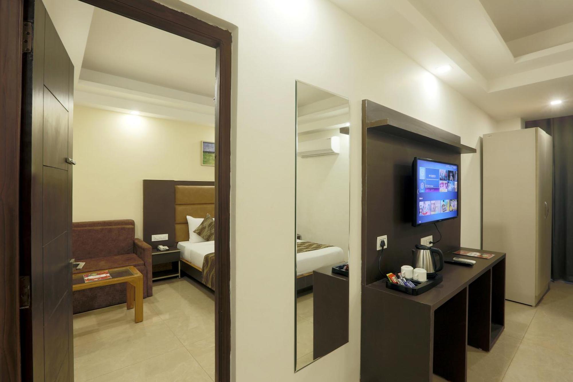 Hotel Deluxe Stay Inn - Near Delhi Airport New Delhi Exterior foto